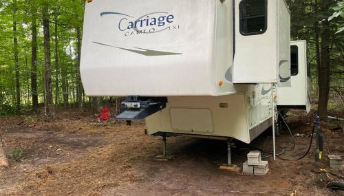 Betsie -35Ft RV Camper in Woods -Firepit & Hot Tub - Foto 3