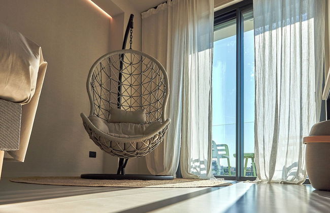 White Coast - Photo 17