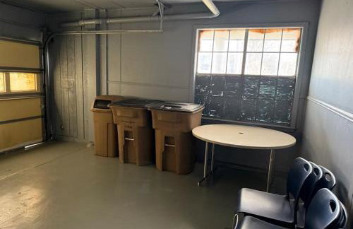 Stylish Remodeled 23 Large beds Near Elvis Presley - Foto 51