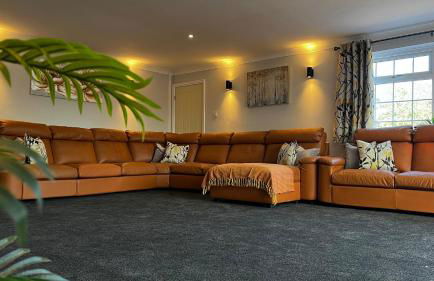 The Cheshire Gathering - Hot Tub 8 Bedroom - Photo 48