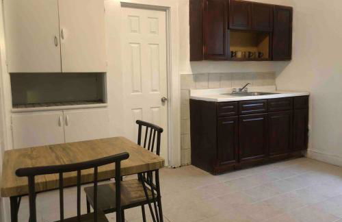 Spacious and bright 2-bedroom apartment with 1-bathroom and private street entrance, MetLife Stadium FIFA World Cup 25 minutes away - Foto 6