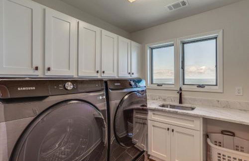 Luxe Home with Panoramic Greers Ferry Lake Views - Photo 29