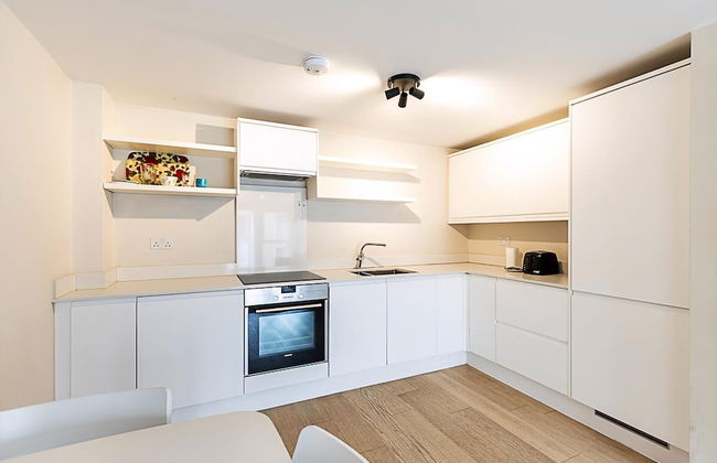 City Relay Sleek Apartment in Belgravia - Photo 4