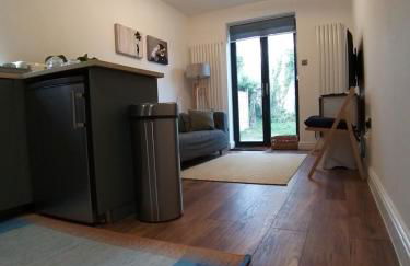 The Annexe Cheadle Hulme - Photo 10