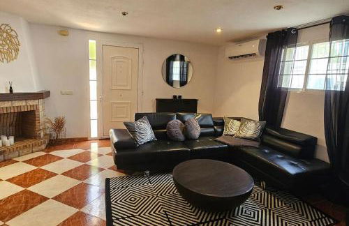 Apartment in big house with private pool & large outdoor space - Photo 14