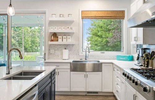 Spacious A-Frame with Lake Michigan Views & Hot Tub-Family Friendly - Foto 18