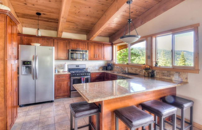 Chamberland Getaway Lake Views w/ Deck! - Foto 5