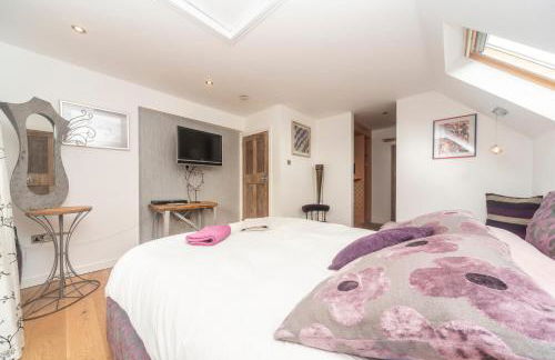 6 bedrooms beautiful home 3 bathrooms, quiet location with garden near Legoland Windsor Heathrow - Foto 47