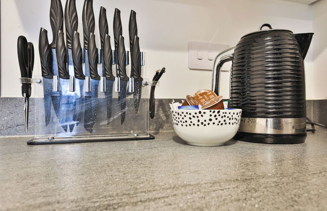 2 Bed Flat with Parking Near Waterfront - Foto 24