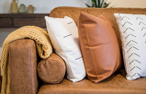 Oakwood Charm Family-Friendly 3BR Getaway - Photo 31