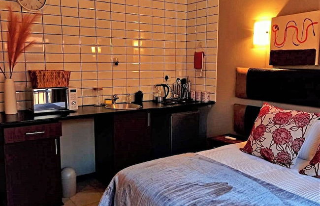 Best Overnight With Free Wifi Modern and Private - Photo 2