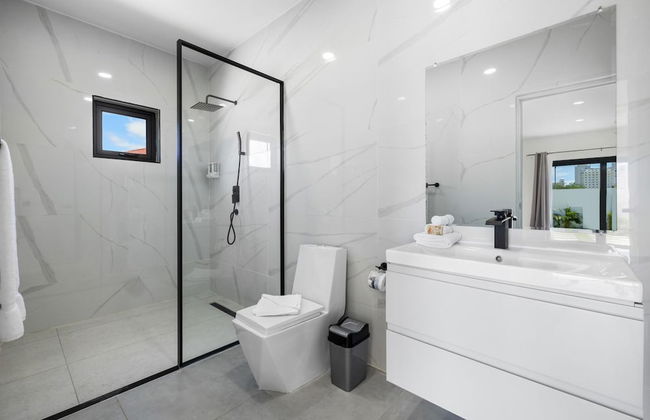 Brand NEW 3BR w Private Pool Walk to Palm Beach - Photo 5