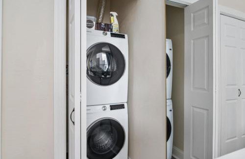 Cozy King Bed Suite with Free Parking - Foto 17