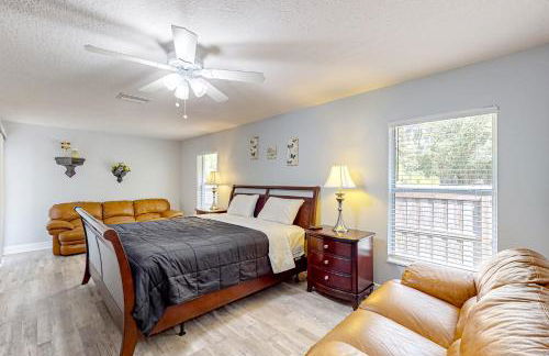 Poolside Oasis! Family-Friendly Summerfield Escape - Foto 15