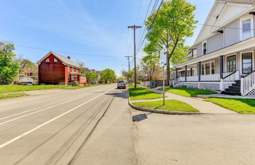 Walk to Niagara Falls! Family Home with Yard - Foto 4