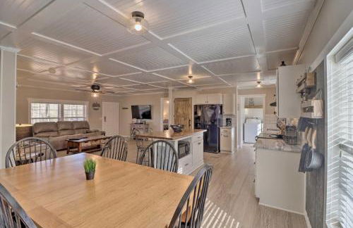 Lakefront Greers Ferry Cabin with Covered Boat Slip! - Foto 6