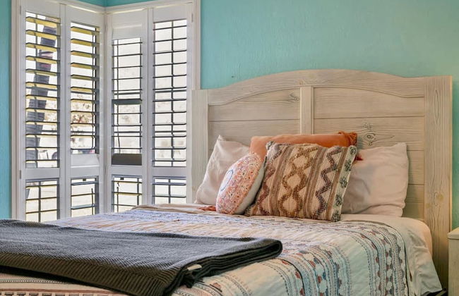 The Crown House 4b Pool Home 6 Mins to IR Beach - Photo 3