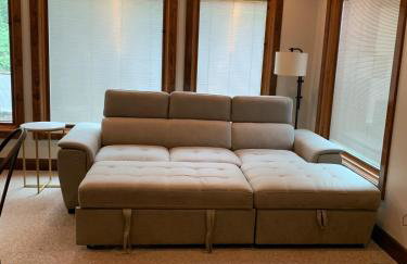 Walk to K-State, Sleeps 12, Pool Table, Hot Tub - Foto 5