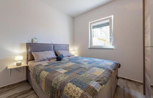 Gorgeous Apartment In Prizna With Wifi - Photo 7