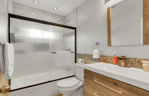 Chic Family Retreat with Game Room backyard with fire pit and minutes to Downtown! - Photo 19