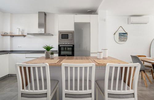 CASA LA PLAYA-CONIL Vacaciones de Lujo en Conil con Todas las Comodidades NETFLIX-HBO-DISNEY-CANALES DE FUTBOL-WIFI ALTA VELOCIDAD-SMART TV 65"-ALEXA - Foto 12