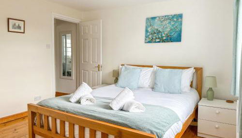 Canterbury Oasis - Modern 2-Bed Home with FREE Parking - Foto 2, towels