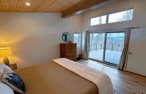 1B Contemporary cabin in magnificent setting, luxury and comfort, hot tub, AC! - Foto 11
