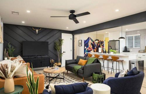 Wild West Disco Haus! Sleeps 12, Hot Tub + Gym! - Foto 17