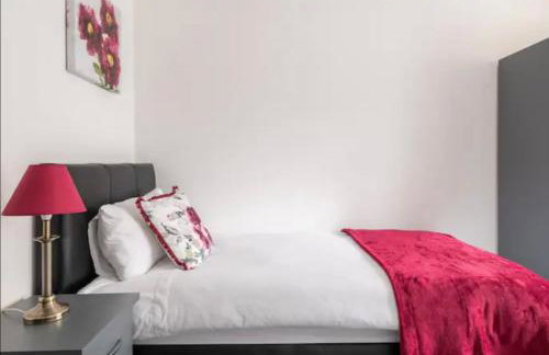 Marston 5 Bedroom Home With Parking Near HS2 & NEC & BHX - Foto 6