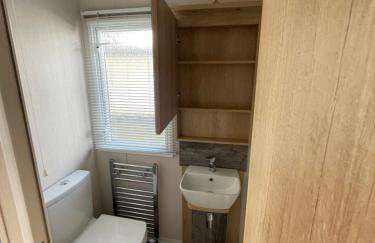 Beautiful caravan at Kent coast with wrap around decking and free WiFi sleeps 6 - Foto 24