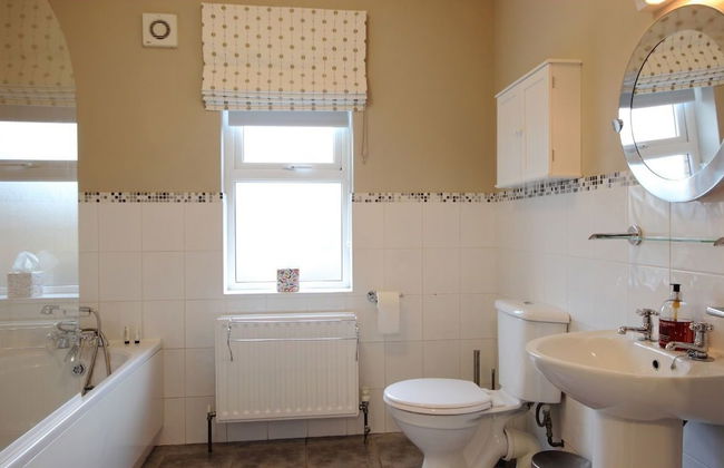 Luxurious KC House - Photo 11