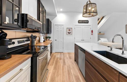 Spacious Downtown Indy Home Perfect for Groups - Photo 11