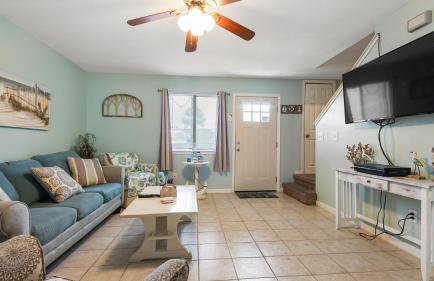 Beach access close to Walmart, Bowling,skating and Game room - Photo 14