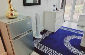 Central Harrow Cozy Apartment with free parking - Photo 17