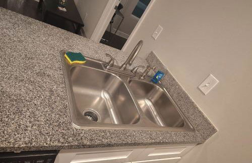 Relax and Explore Poolside Stay Near Local Spots - Foto 23