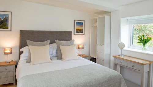 Hillside Studio - Photo 4