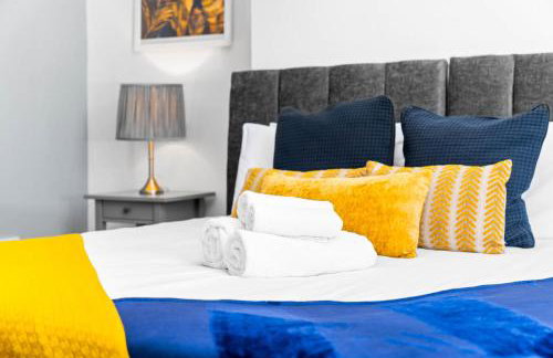 Large Modern Apartment - High-Speed WiFi - Street Parking 3BR - Foto 16