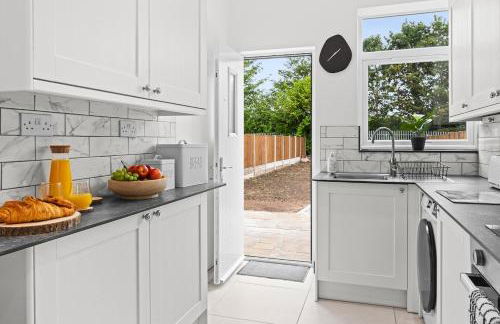 4 Bed Home sleeps 7 close to Cheshire Oaks Princes Rd - Photo 22