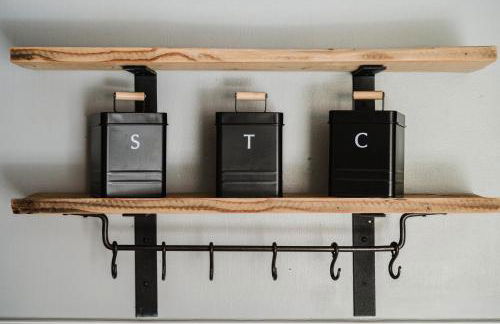 Modern 2 Bedroom House with Parking - Photo 35