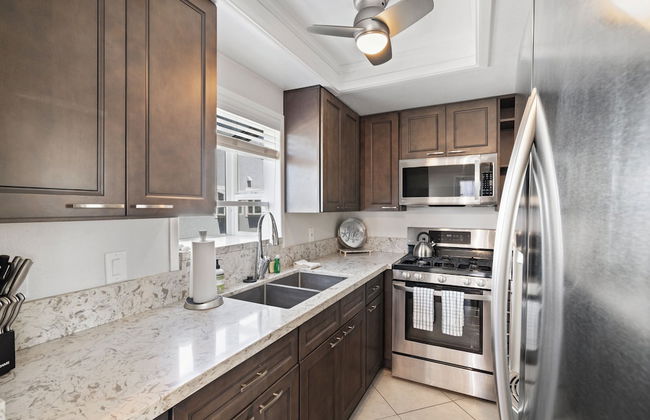 Seafaring Sweet Dreams 5 Minute Walk to Beach! - Foto 8