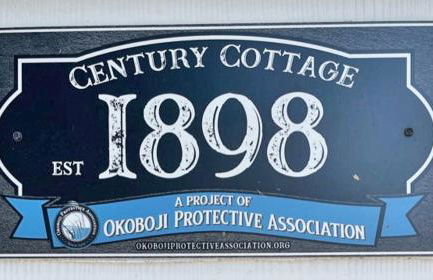 Pillsbury Point Cottage on West Lake Okoboji - Photo 4