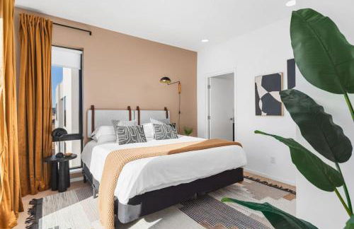 Penthouse Condo on River with Garage and Patio, Walk Downtown - Foto 3