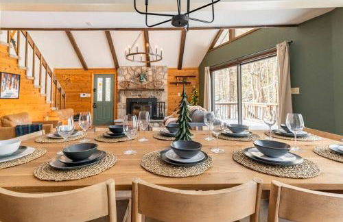 Luxe Lake Harmony Home, Game Room, Firepit, Deck - Foto 31