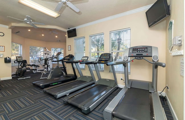 Mickey's Hide Away Screened-in Pool - Foto 30