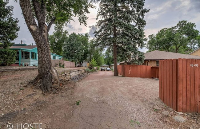 2BR Comfy Condo & Cute Patio Broadmoor Area - Foto 24