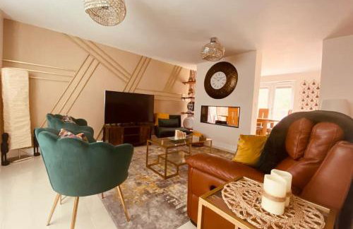 Luxurious 4 Dbl Bedroom house- home away from home - Foto 3