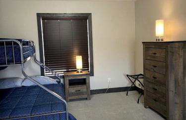 Modern Condominium with Pet-Friendly Drift Boat Parking near Madison River in Ennis, Montana - Foto 28