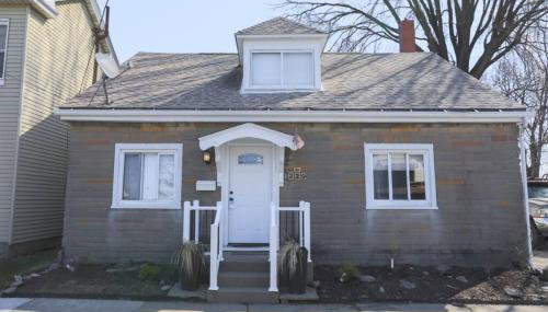 Updated & Comfy Bungalow with Parking Easy Access - Foto 4