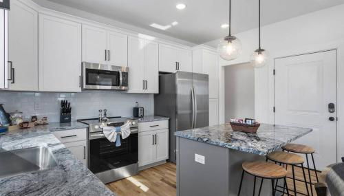 Duplex with Balcony and Spacious Dog-Friendly Oasis! - Foto 3, stove, toaster