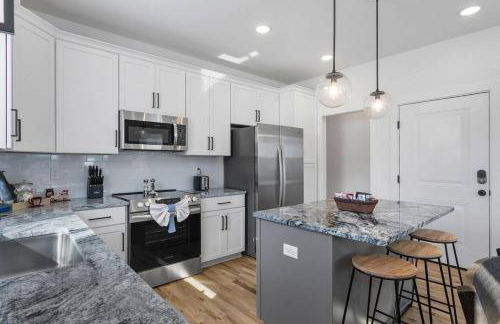 Duplex with Balcony and Spacious Dog-Friendly Oasis! - Foto 3